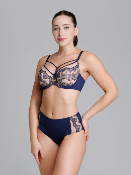 Мереживний бюстгальтер із декоративними стрепами