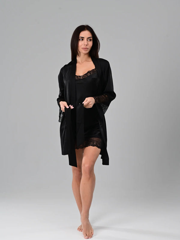 Атласний халат чорного кольору з мереживом Odile