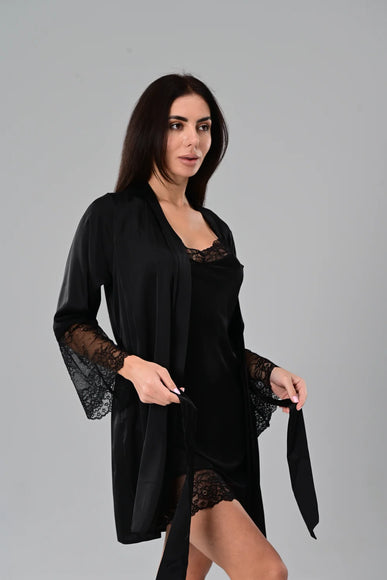 Атласний халат чорного кольору з мереживом Odile